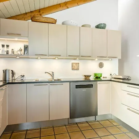 3 Bedroom Beautiful In Prázdninový dům *