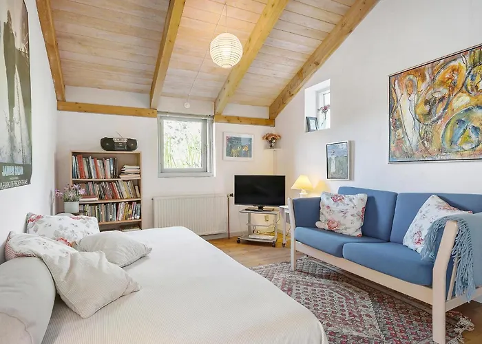 3 Bedroom Beautiful In Дом отдыха
